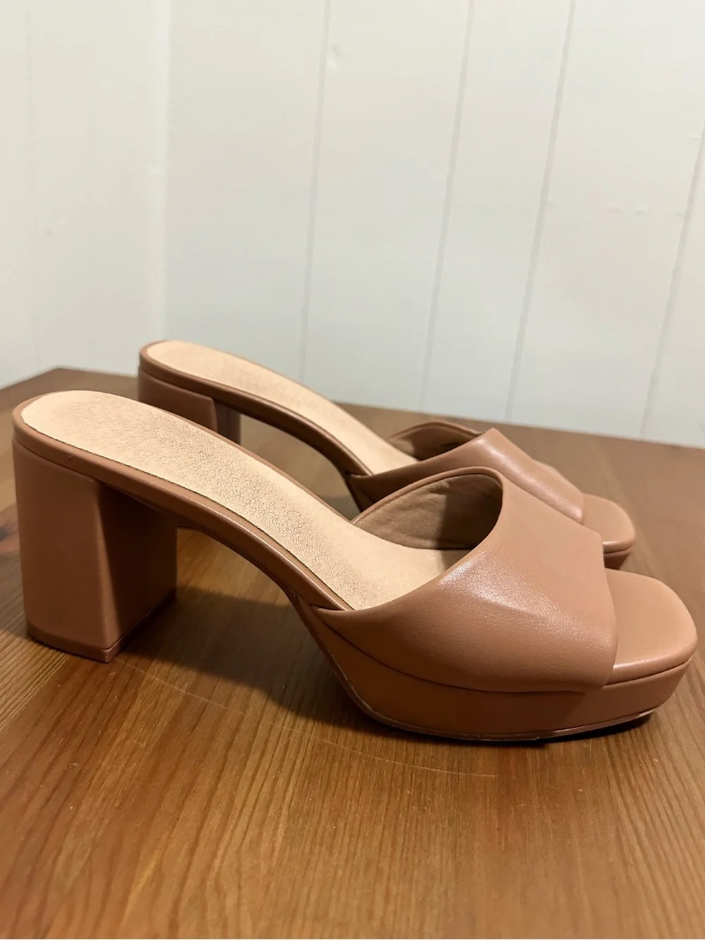 Chinese Laundry Women’s Block Heel Slide Sandals in Camel